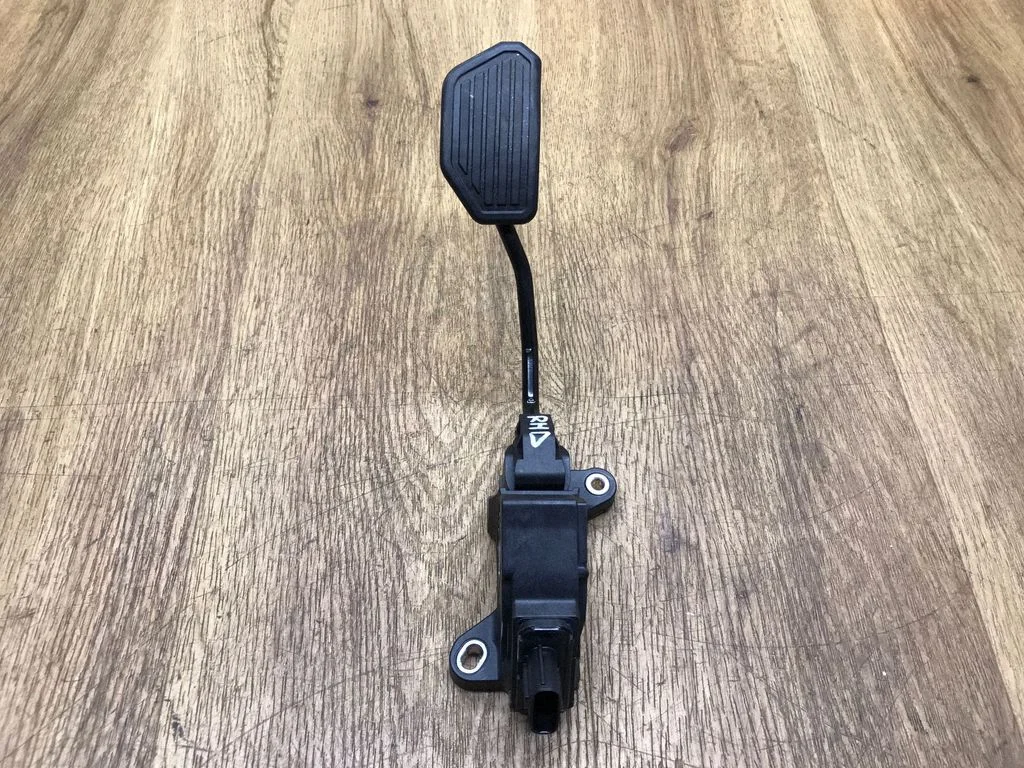 Accelerator throttle pedal – Lexus NX (2014-2021)