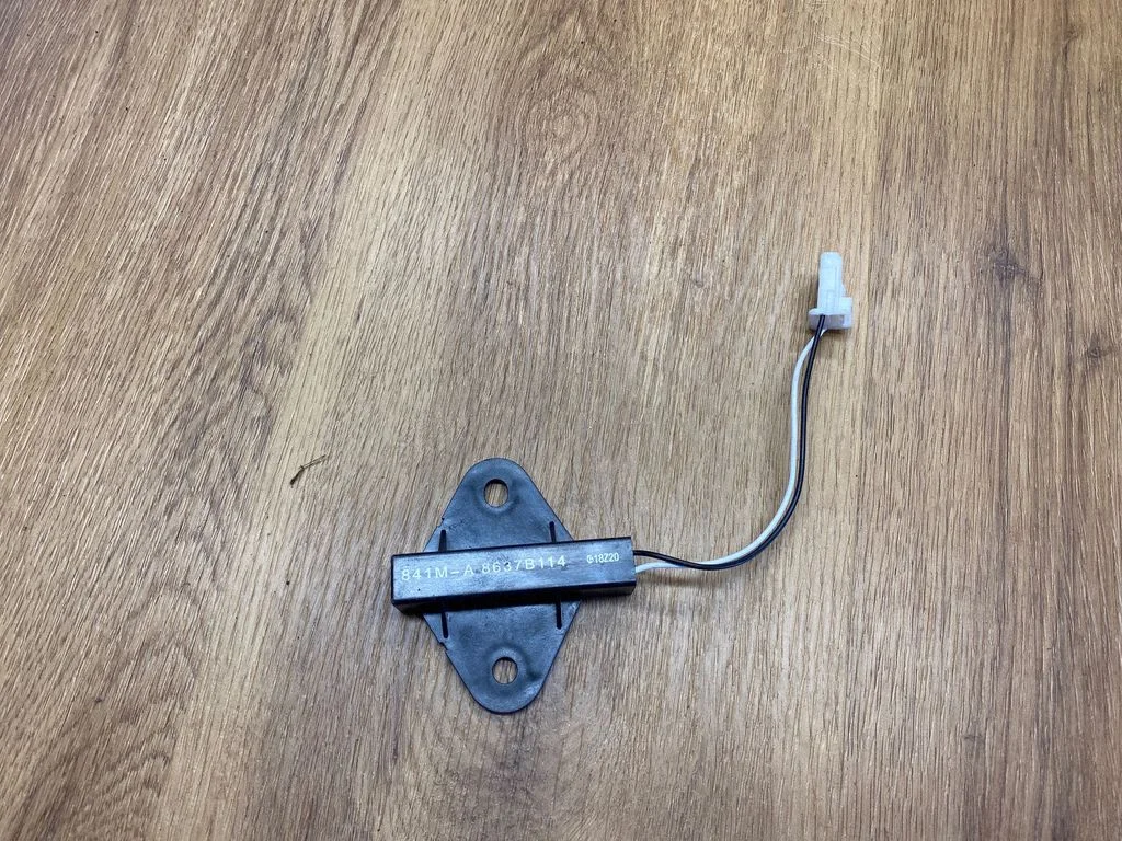 Aerial antenna amplifier – Mitsubishi Outlander (2013-2021)