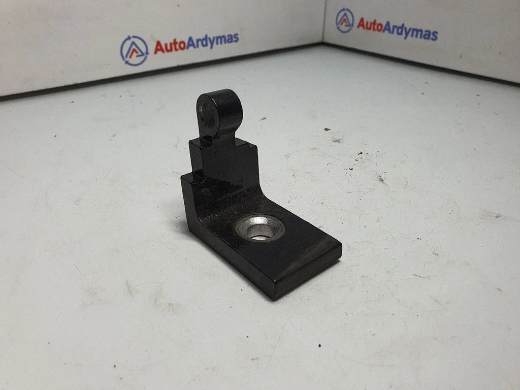 Priekšējā augšējā eņģe 9304994
