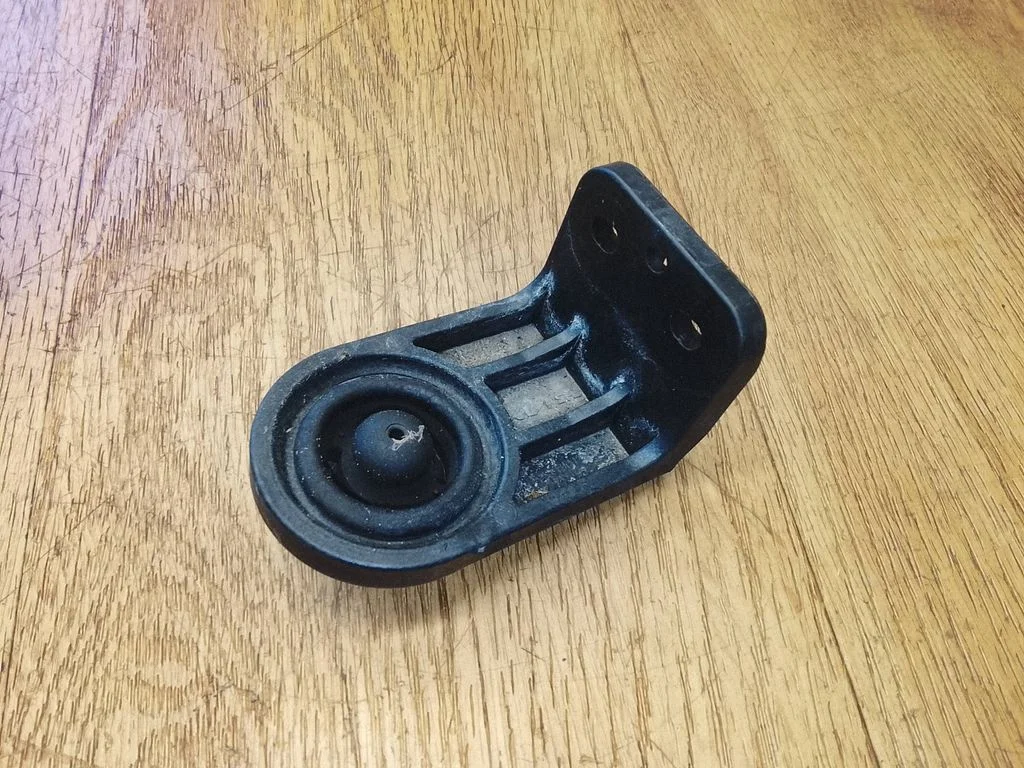 Radiator mount bracket 25333CV000
