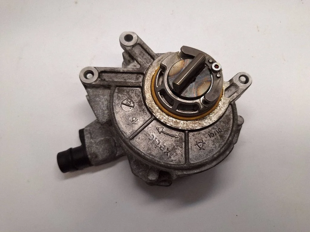 Vacuum pump 11668634120