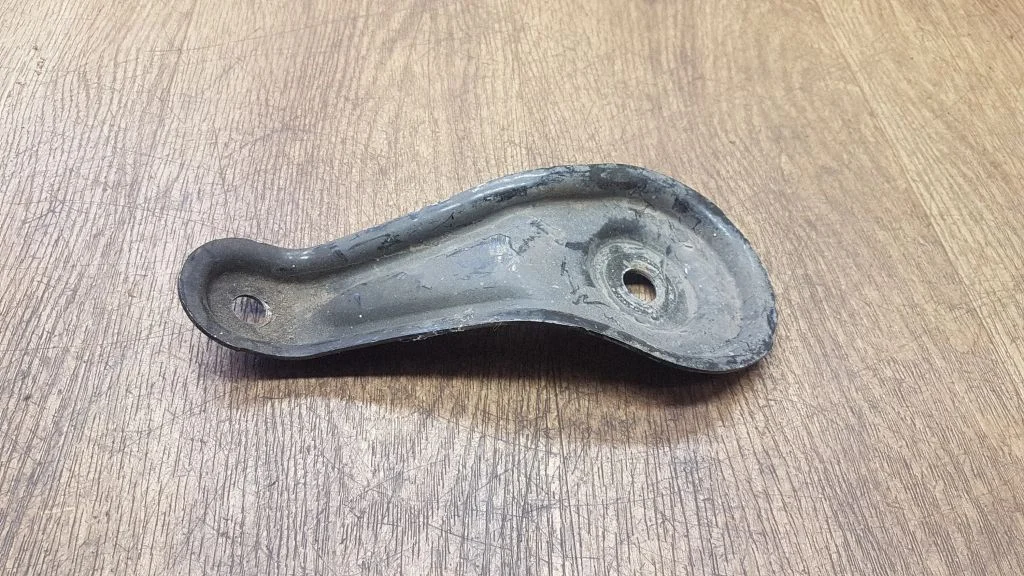 Kita galinės važiuoklės detalė