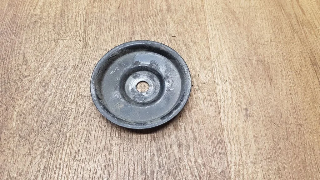 Kita galinės važiuoklės detalė