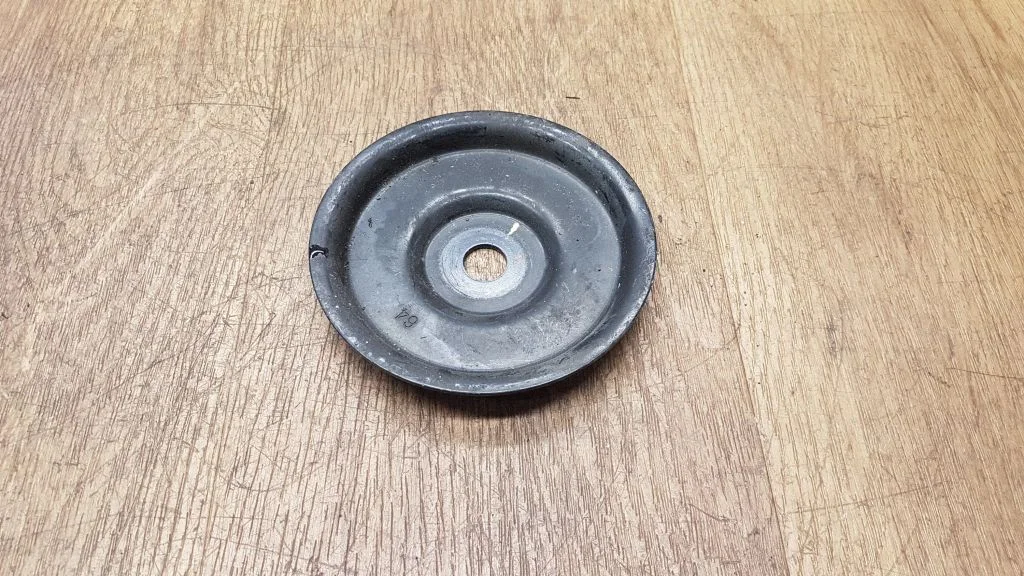 Kita galinės važiuoklės detalė