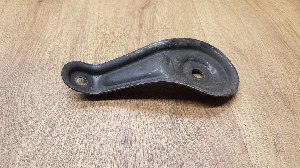 Kita galinės važiuoklės detalė