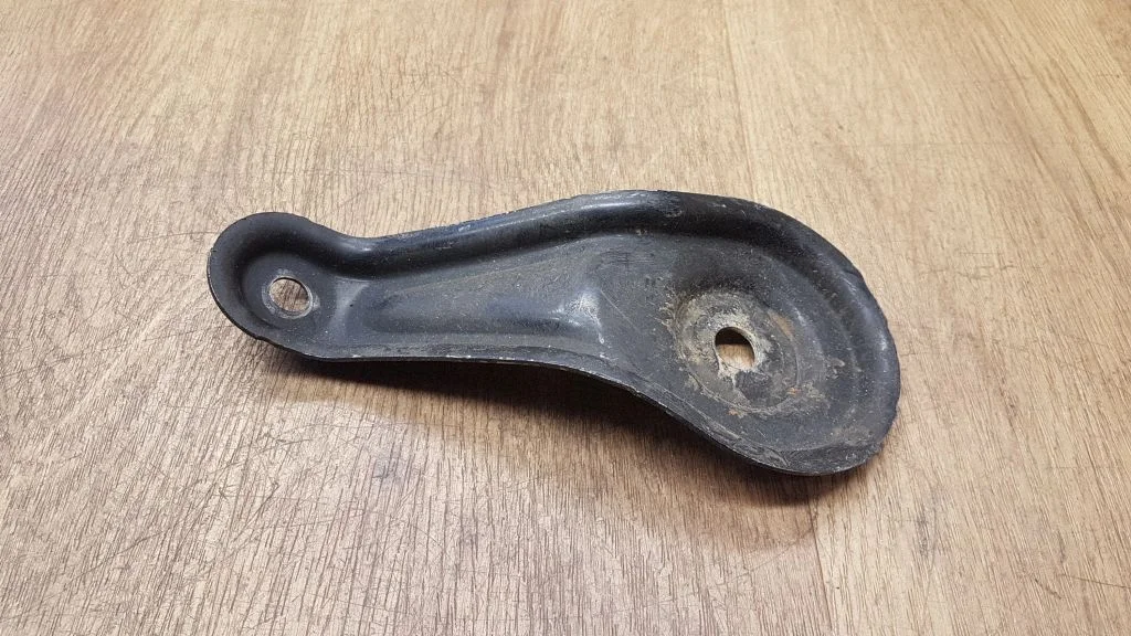 Kita galinės važiuoklės detalė