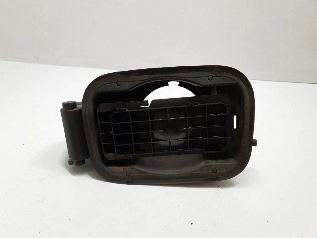 Klapka wlewu paliwa – BMW Seria 5 E60 E61 (2004-2010)