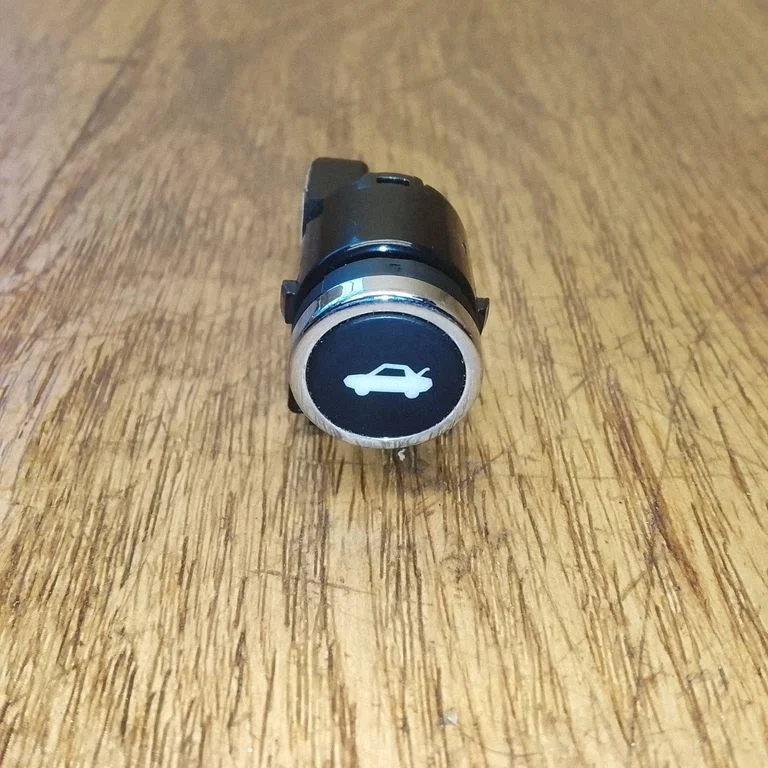 Tailgate opening switch 68141864AA