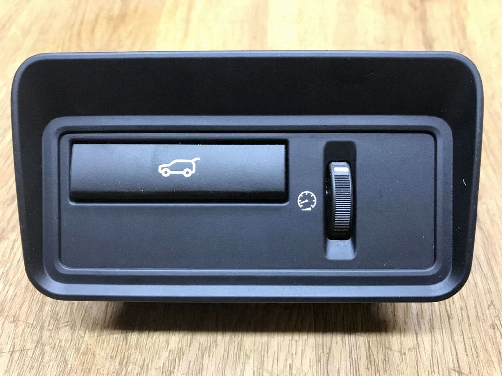 Bagāžnieka vāka atvēršanas slēdzis – Land Rover Range Rover L405 (2013-2021)
