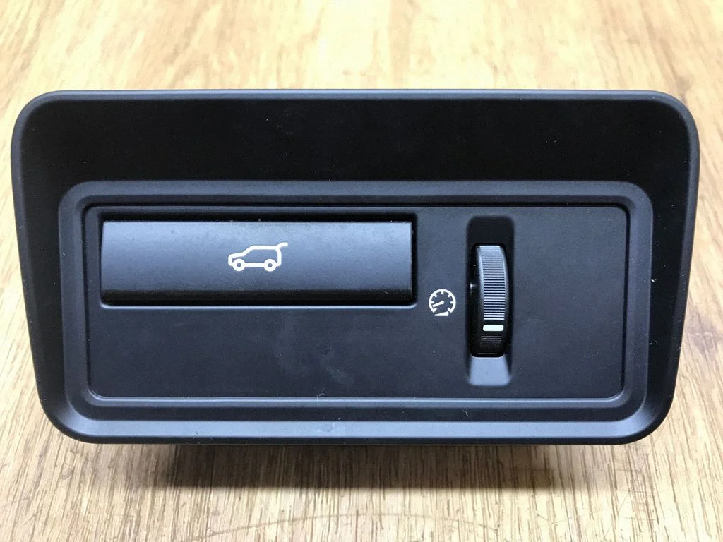 Bagāžnieka vāka atvēršanas slēdzis – Land Rover Range Rover L405 (2013-2021)