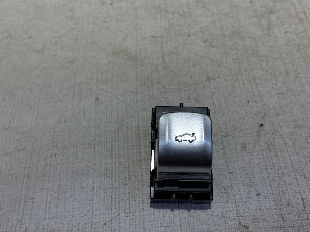 Tailgate opening switch – BMW 7 Series G11 G12 (2015-2022)