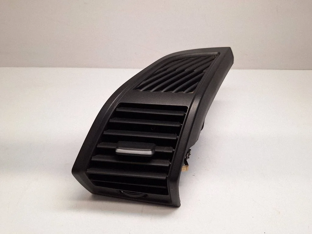 Armatuurlaua külje õhutusresti kate 64229283001 – BMW i3 (2013-)