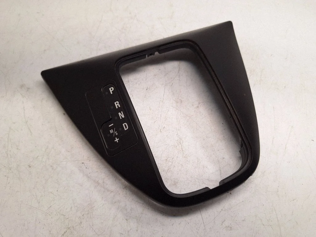 Gear shifter surround trim plastic – BMW X5 E53 (1999-2006)