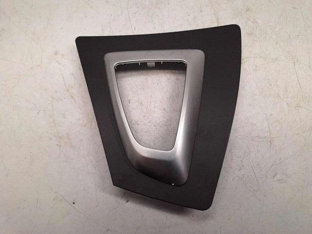 Gear shifter surround trim plastic 9207315