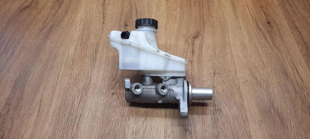 Master brake cylinder 673003415