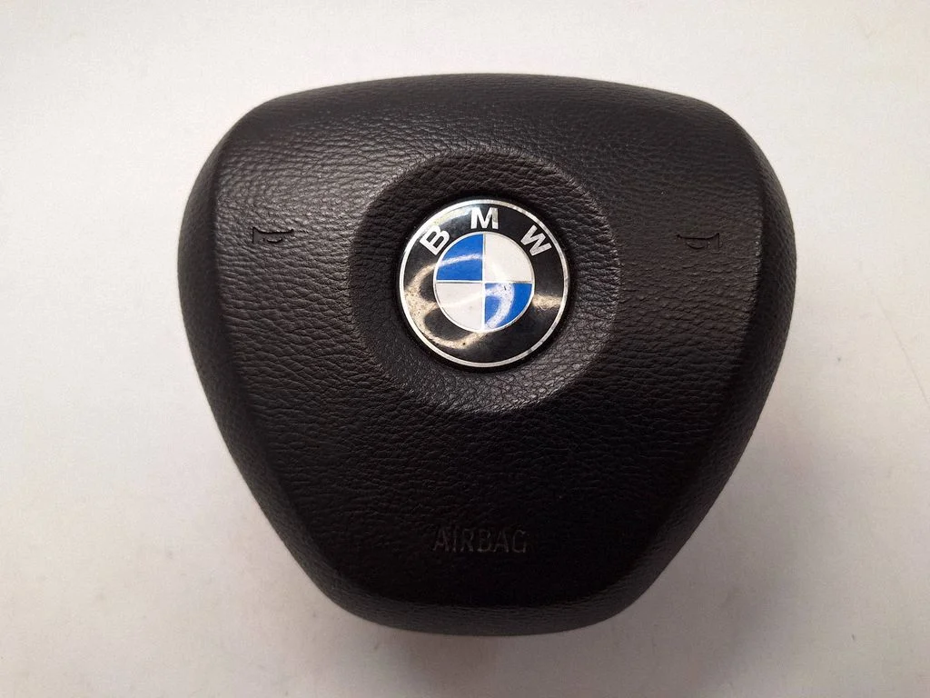 Steering wheel airbag 6888441