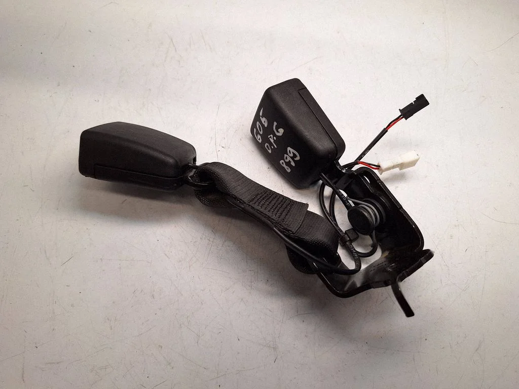 Rear seatbelt buckle 7435672