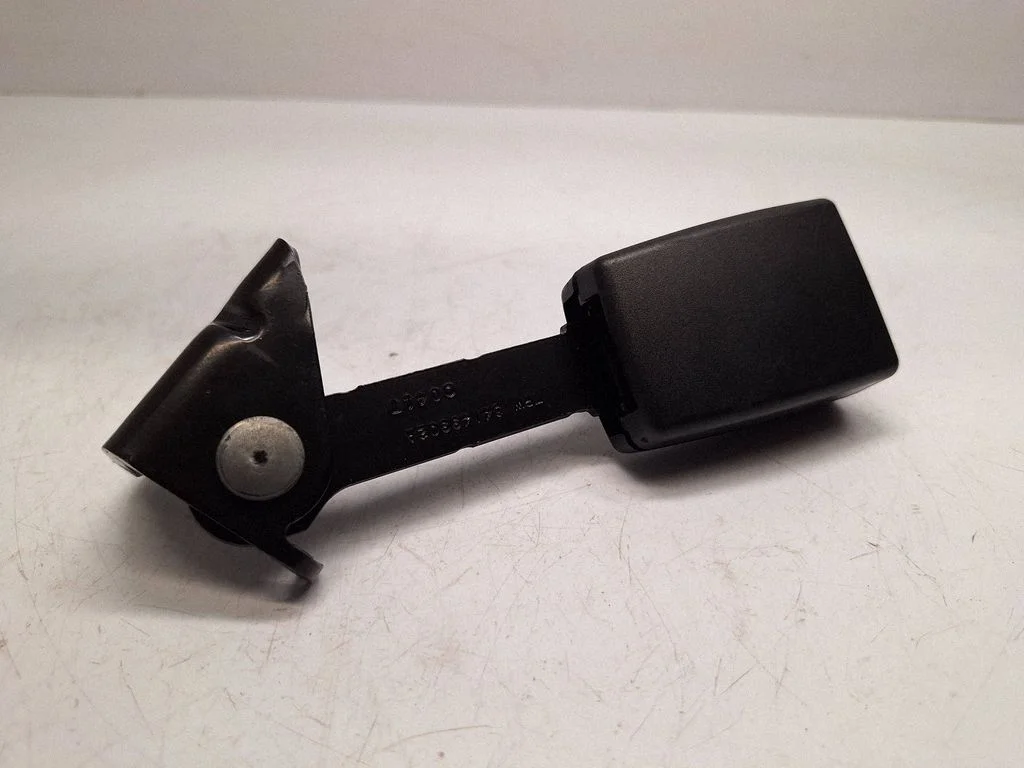 Rear seatbelt buckle – BMW i3 (2013-)