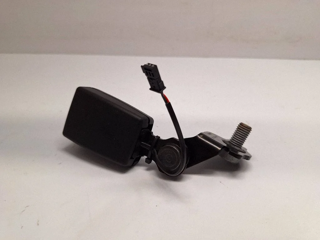 Rear seatbelt buckle 7362069