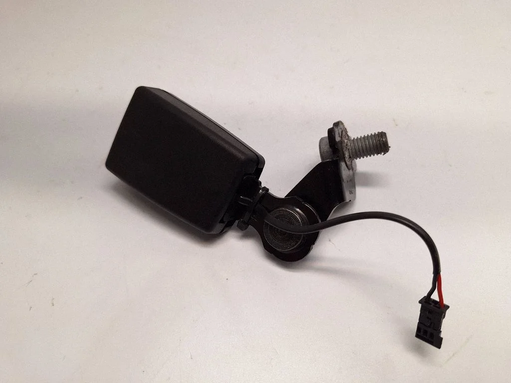Rear seatbelt buckle 7362070