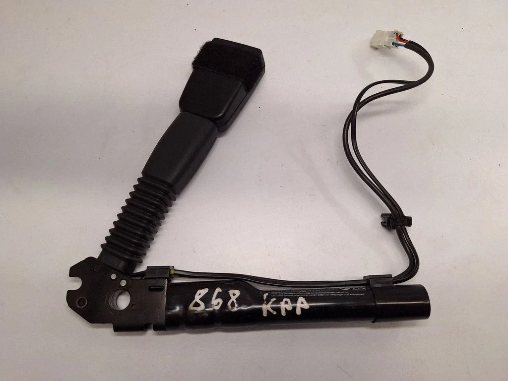 Front seatbelt buckle – BMW 4 Series F32 F33 (2013-2020)