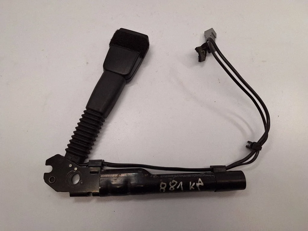 Eesmise turvavöö pannal – BMW 1-seeria E82 E88 (2007-2014)