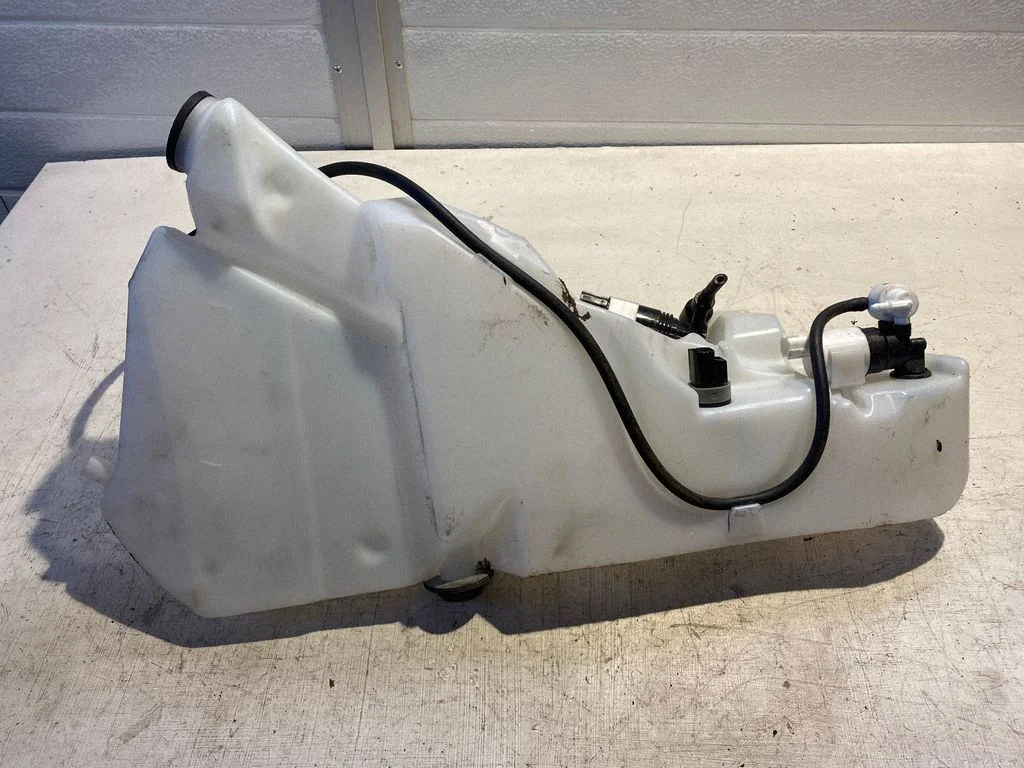 Windshield washer fluid reservoir/tank HK8317B613