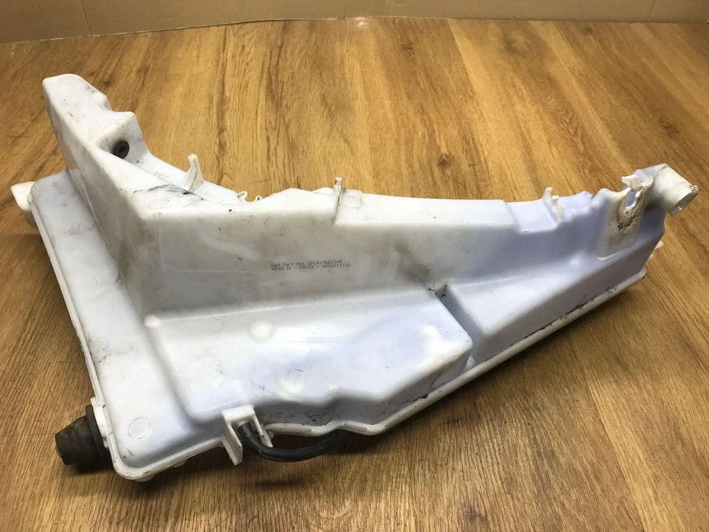 Logu mazgāšanas šķidruma tvertne CPLA17B613AB