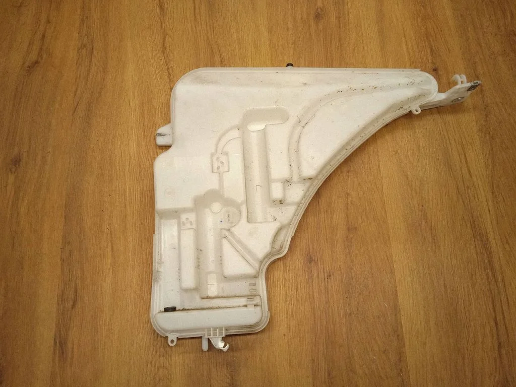 Windshield washer fluid reservoir/tank 10543512