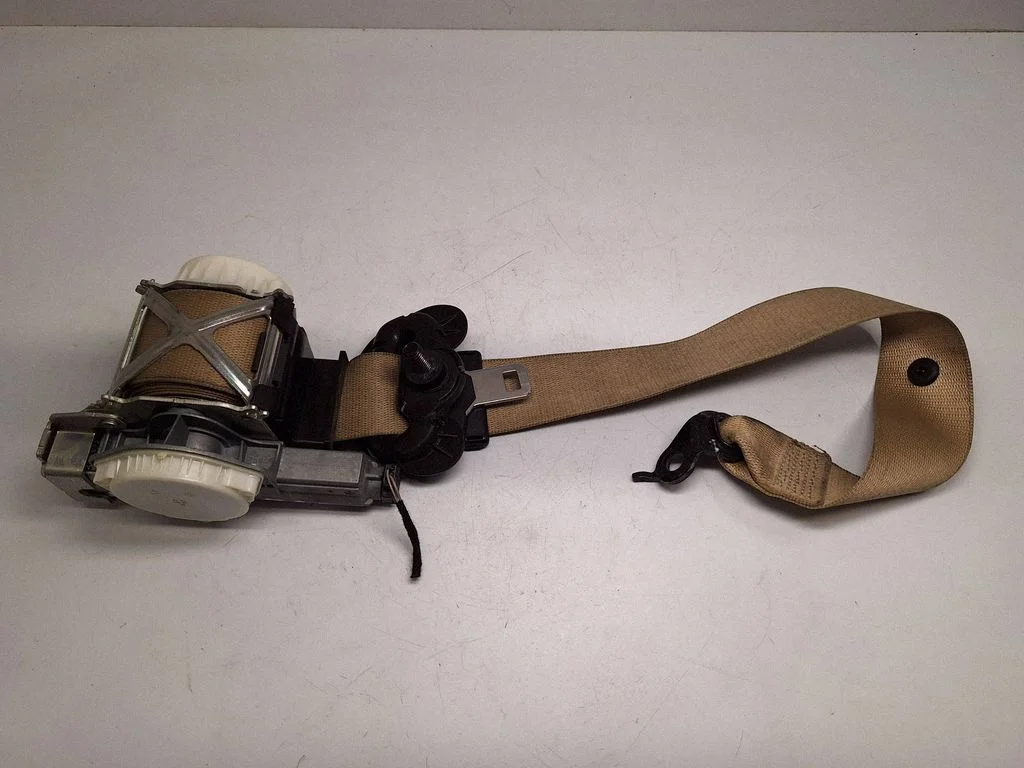 Front seatbelt 7309344