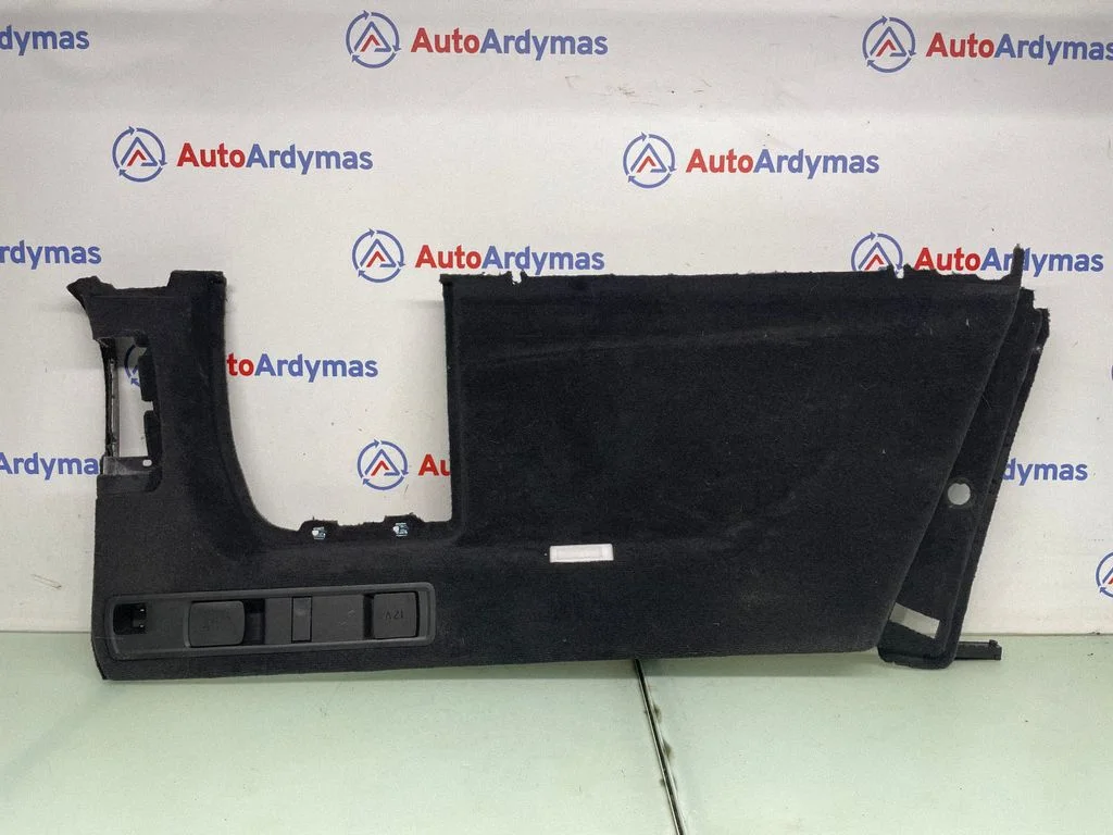 Kita bagažinės apdailos detalė