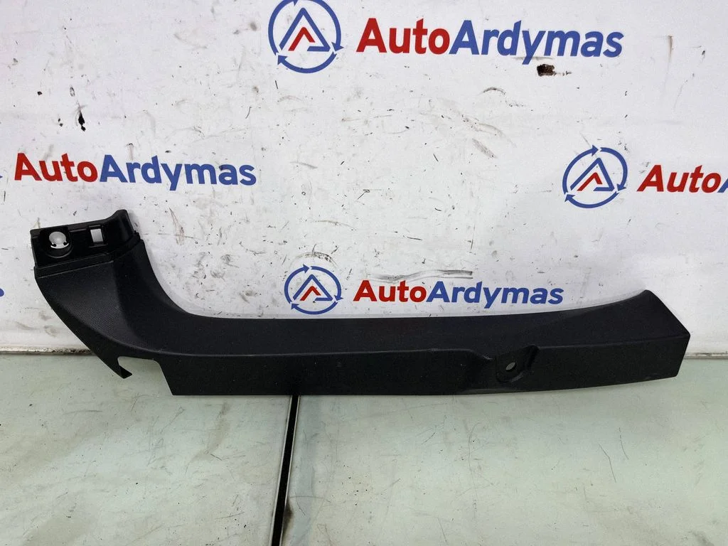 Kita bagažinės apdailos detalė