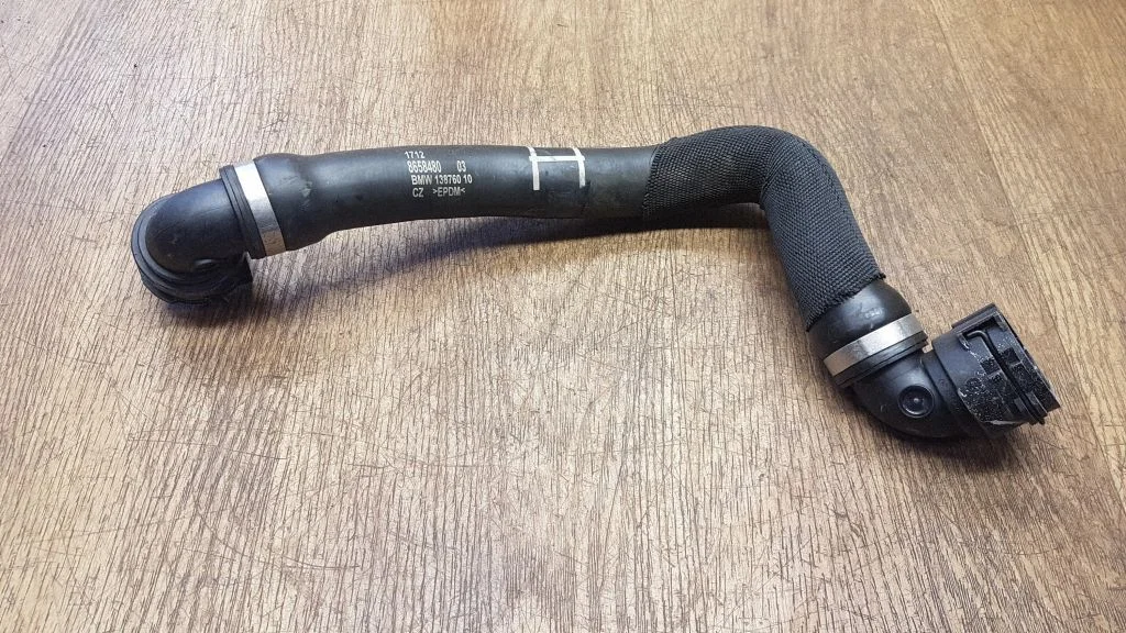 Engine coolant pipe/hose 8658480