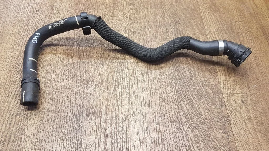 Engine coolant pipe/hose 6832801