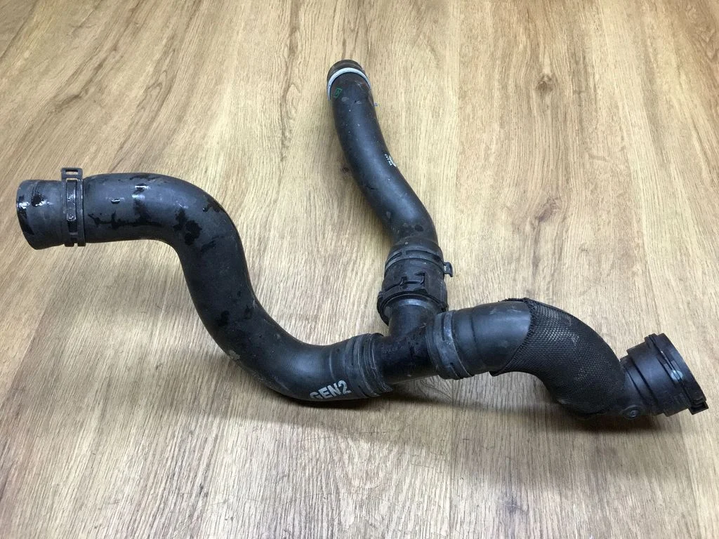 Engine coolant pipe/hose LPLA8260BC