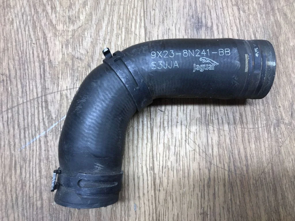 Motora dzesēšanas caurule (-es)/šļūtene (-es) 9X238N241BB