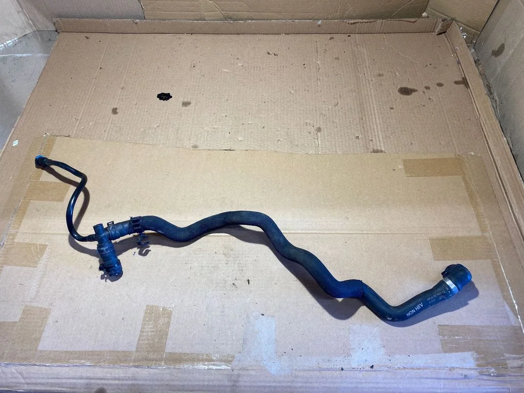 Mootori jahutusvedeliku toru / voolik HPLA8C480CC
