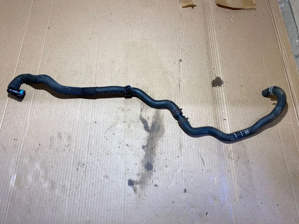 Engine coolant pipe/hose FPLA8D050CC