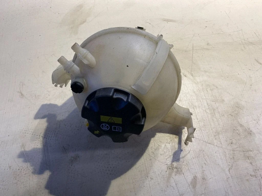 Coolant expansion tank/reservoir 8610654
