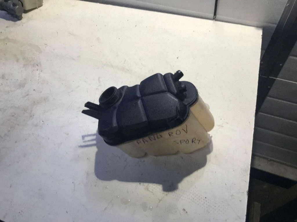 Coolant expansion tank/reservoir FK728K218A