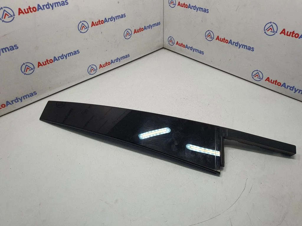 (B) pillar trim (top) 7465139
