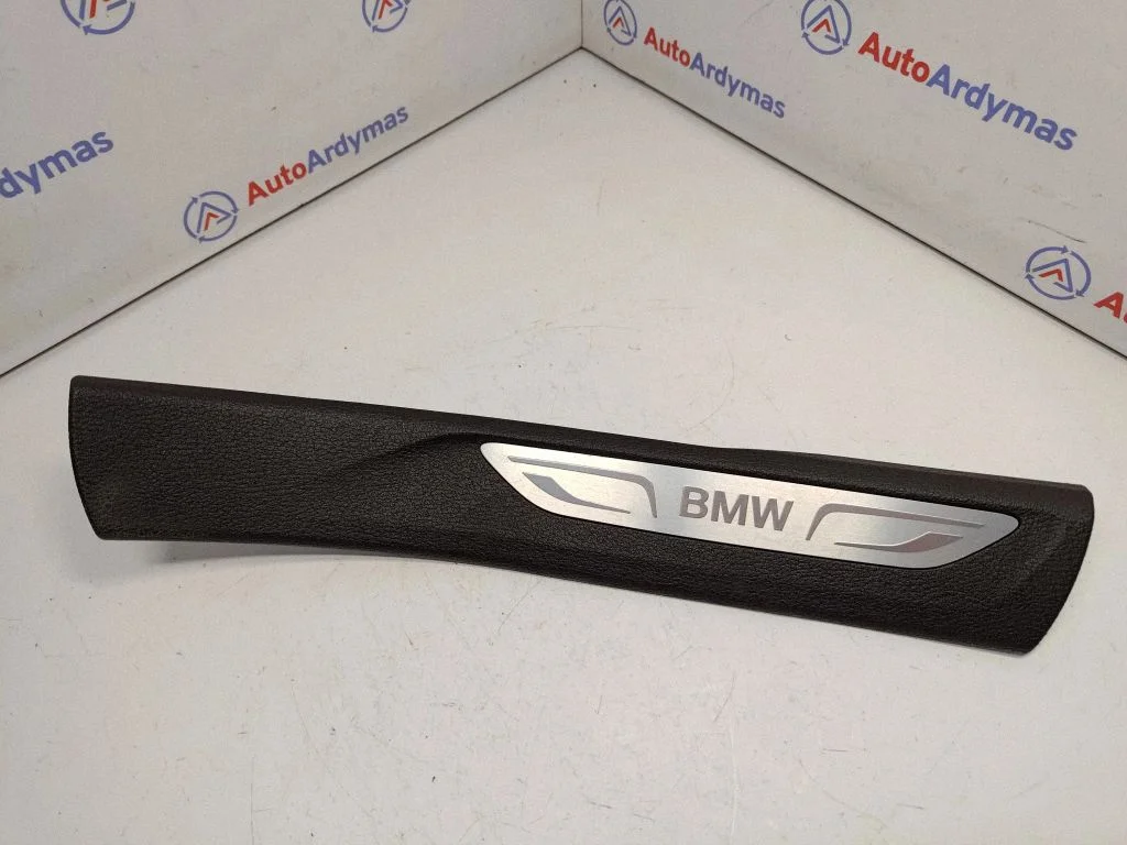 Rear sill trim cover 7284580