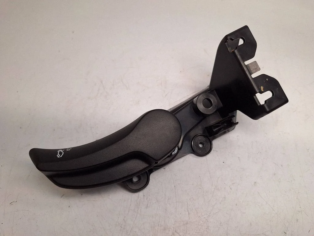 Engine bonnet (hood) release handle 51437431345