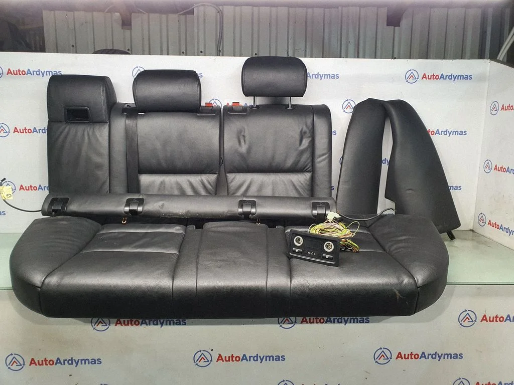 Rear seat 7249447