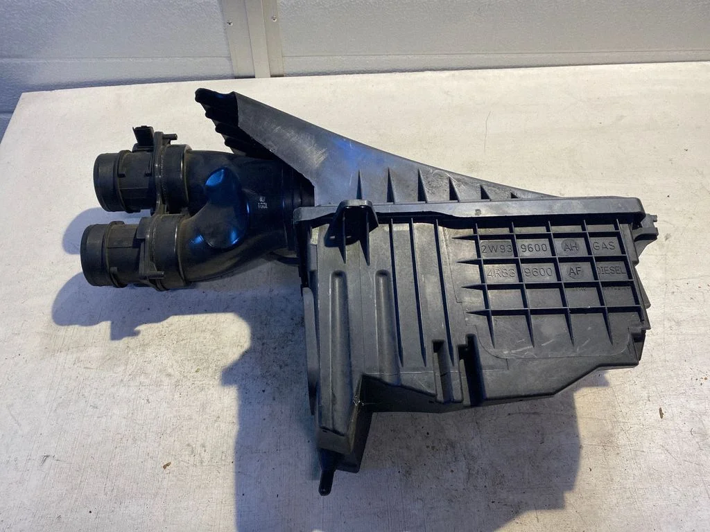 Air filter box – Jaguar XJ X351 (2009-2019)