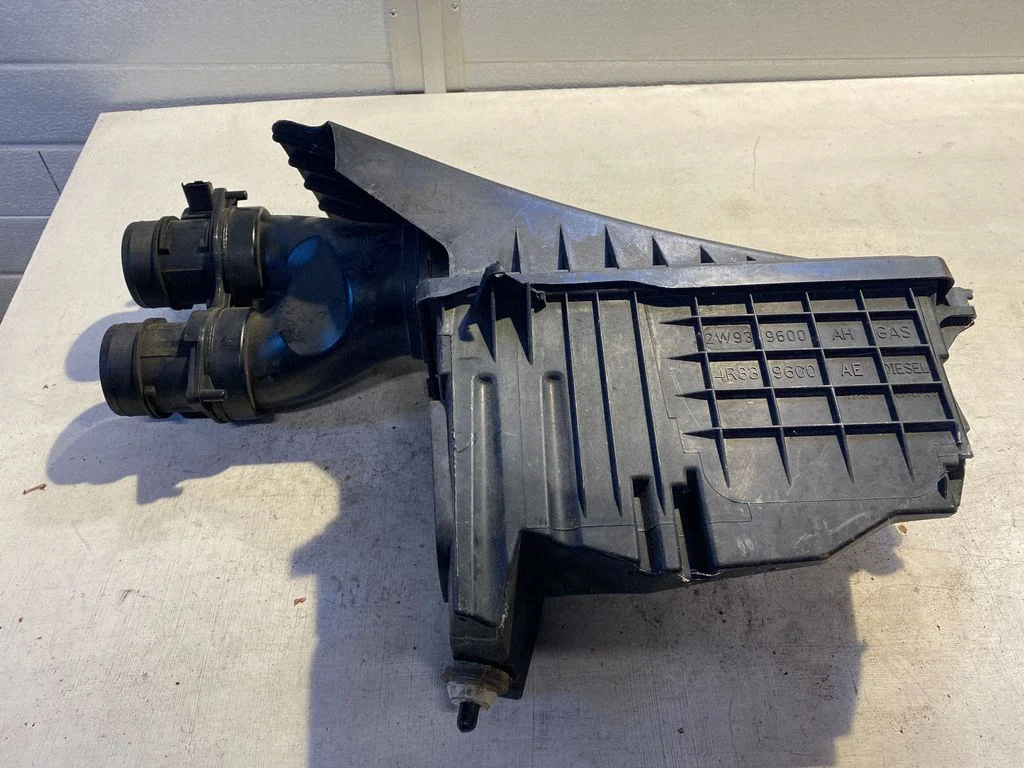 Air filter box – Jaguar XJ X351 (2009-2019)