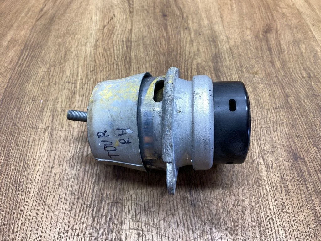 Dzinēja spilvens 7L8199131H