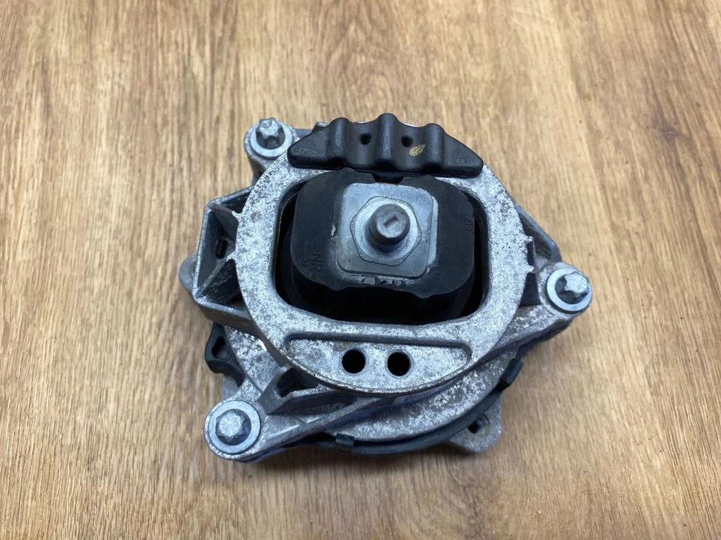 Engine mount bracket 6859414