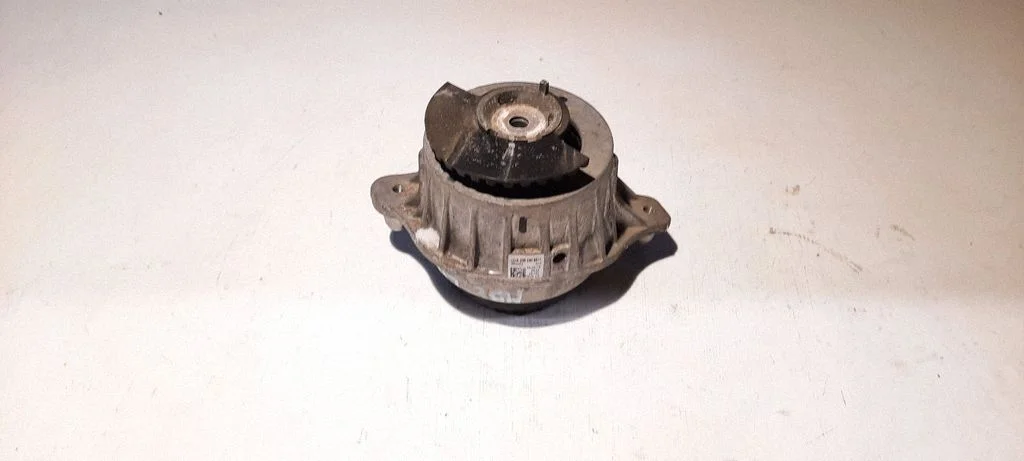 Engine mount bracket A2052406617