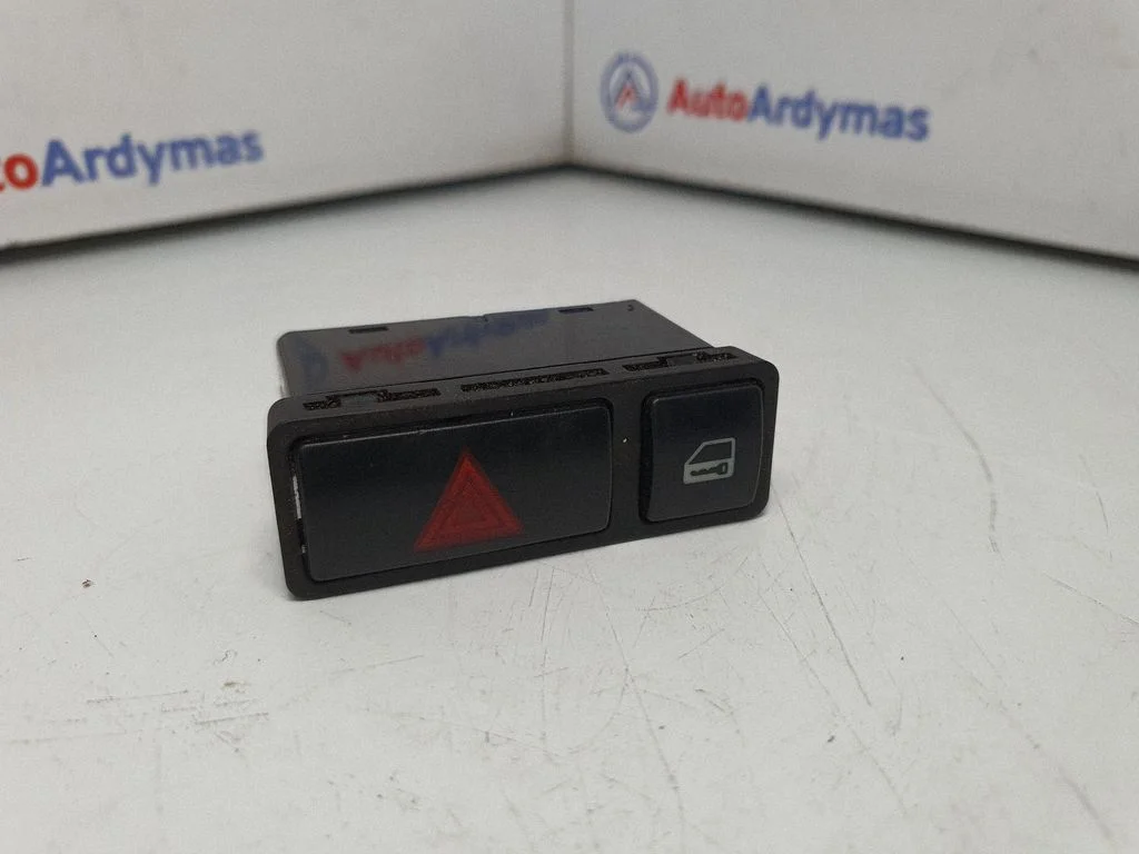 Avārijas gaismu slēdzis 8368920